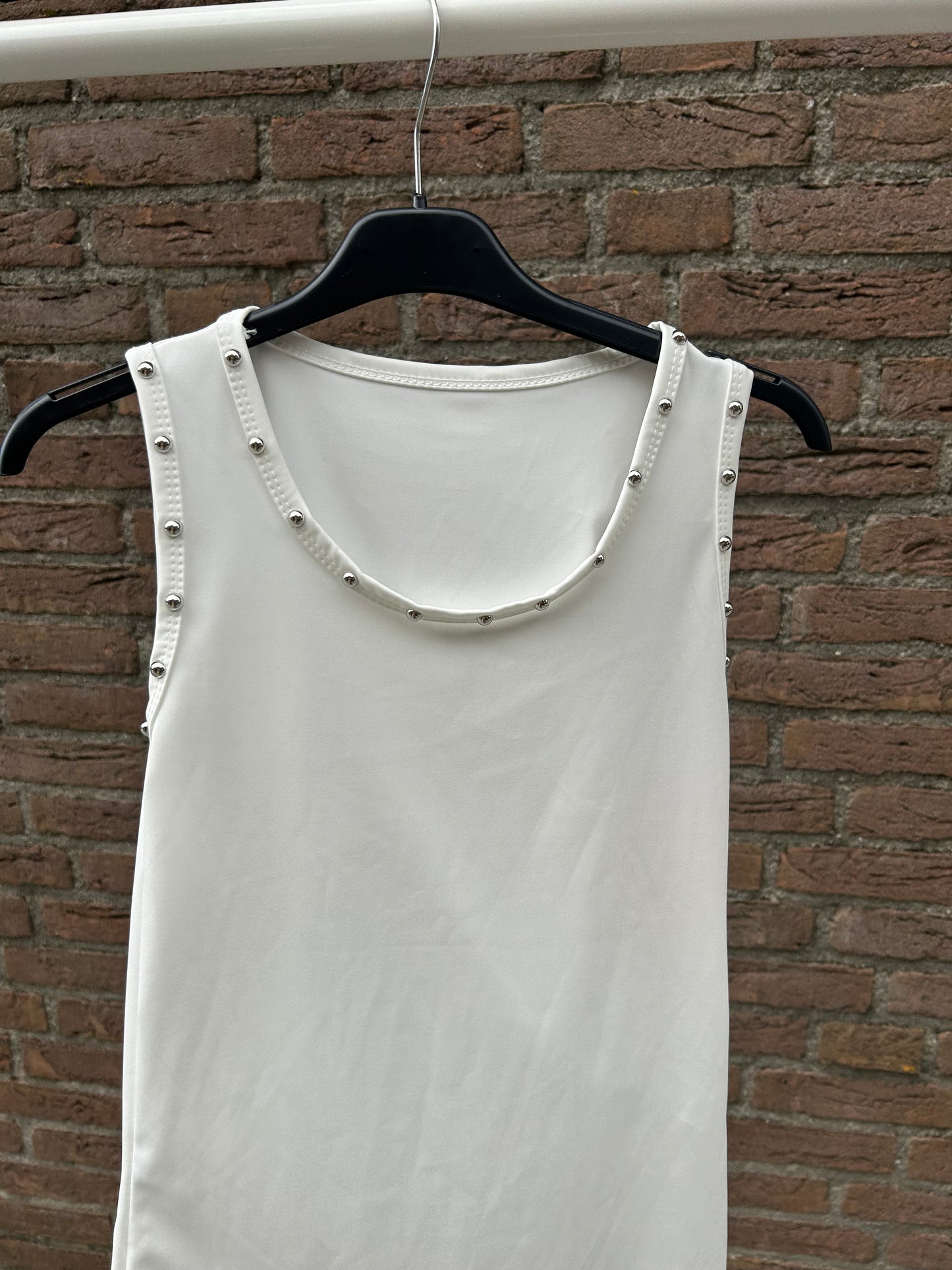 Studs top