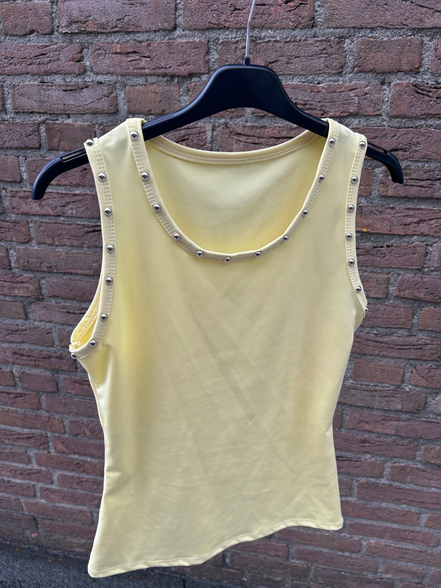 Studs top