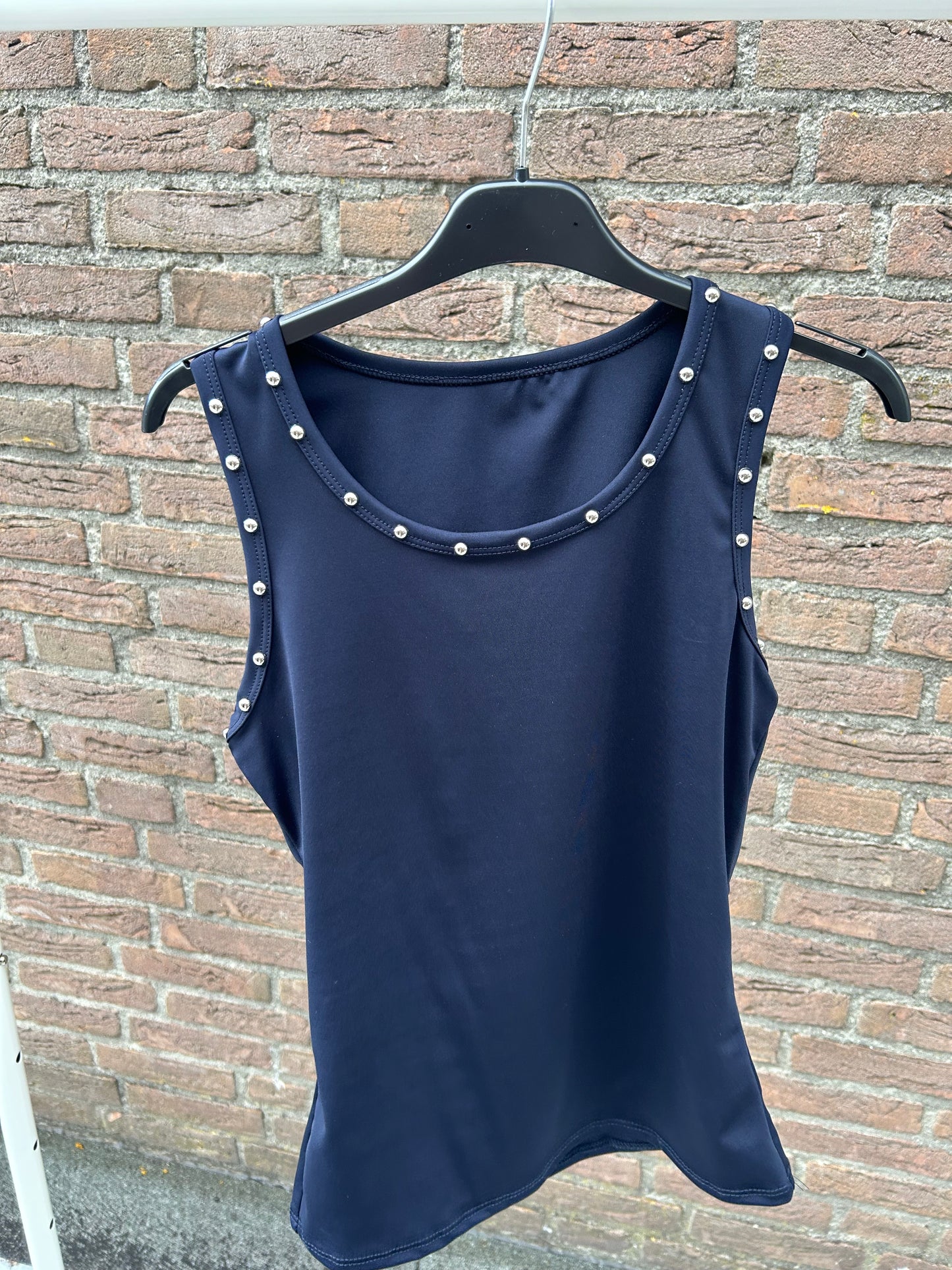 Studs top